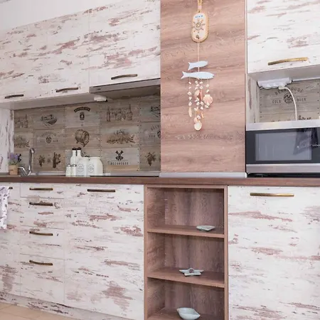 Lora Boutique Апартамент *