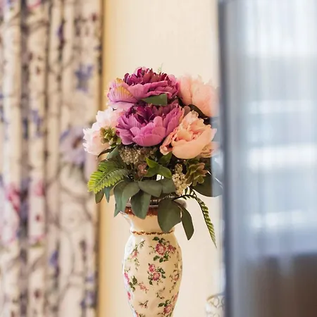 Lora Boutique Апартамент *